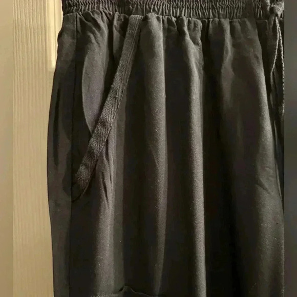 Women’s Olive + Oak Cargo Jogger pants in black EUC 100% Rayon Size Medium - Picture 3 of 10